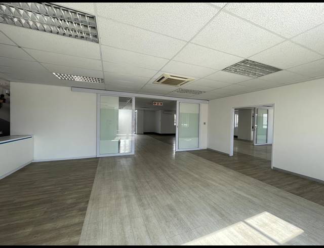 9,626M² OFFICE FOR SALE IN BRYANSTON